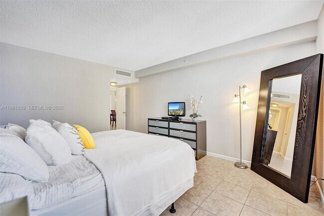 Building Photo - 2501 S Ocean Dr