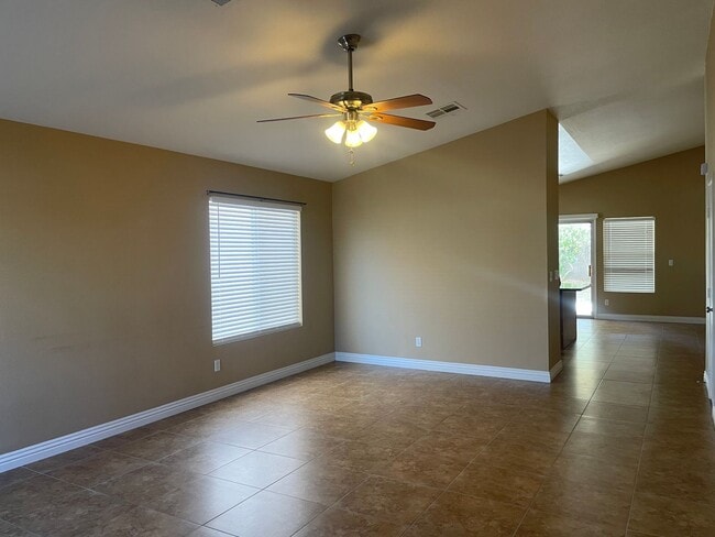 Building Photo - Great 1 story home, 3brs, 2bth, 2cg