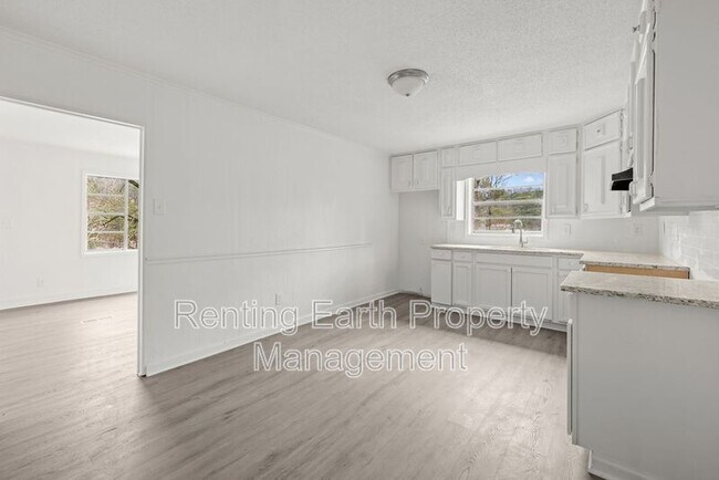 Building Photo - 1808 Brewster Rd