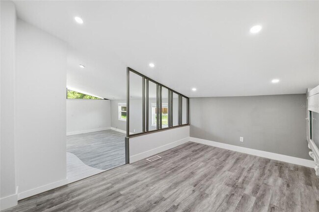 Building Photo - 7210 Valrie Ln