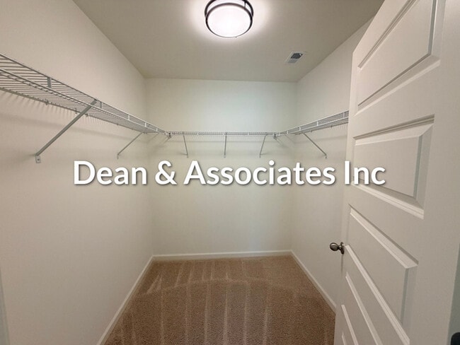 Building Photo - 827 Fish Camp Rd