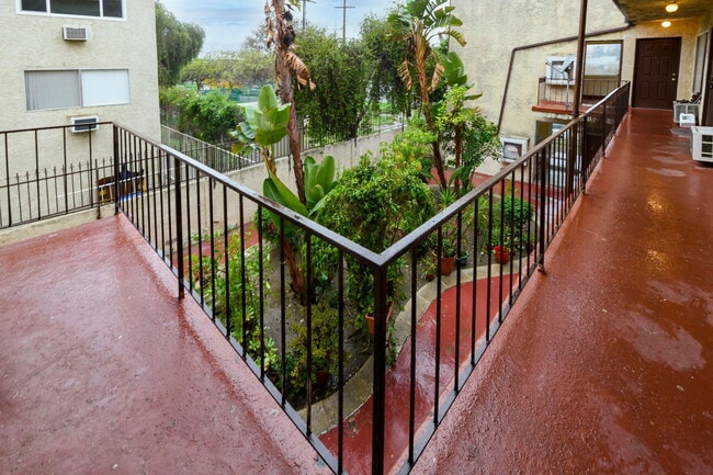 Building Photo - 6828 Fulton Ave