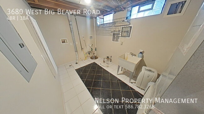 Building Photo - 3680 W Big Beaver Rd