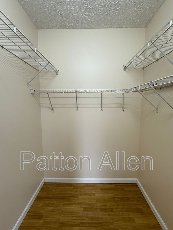 Building Photo - 2 Jenny St