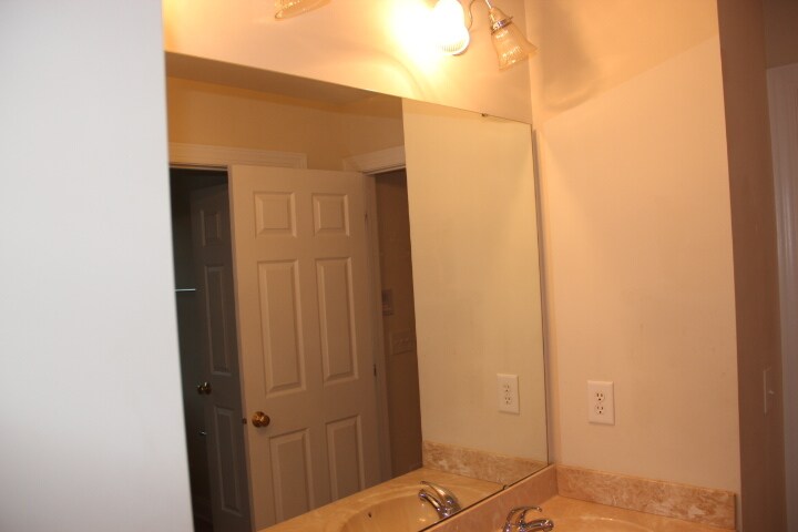 Building Photo - 5009 Groves Edge Ln