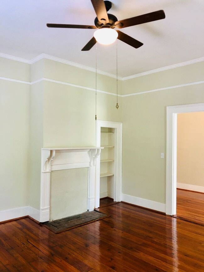 Building Photo - Plum Street-3 bedroom/2 bath home with large rocking chair front porch!