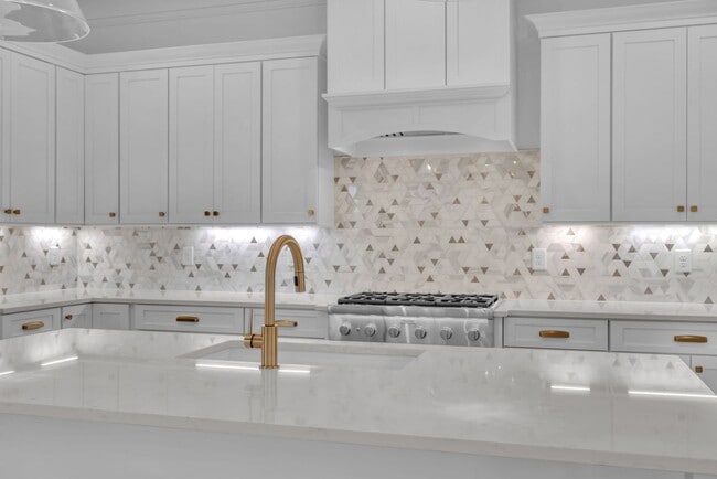 Building Photo - Luxury living in this brand new home - Franklin, TN