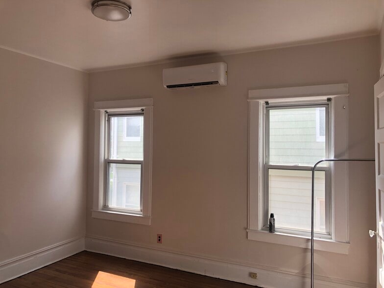 Building Photo - 25 Overlook St