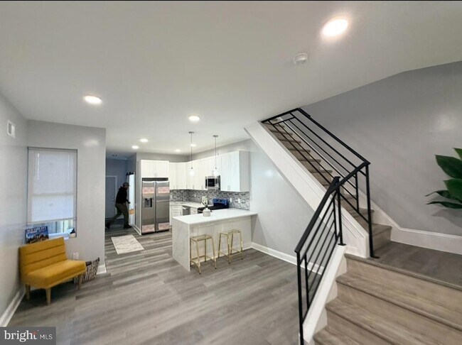 Building Photo - 3841 N Sydenham St