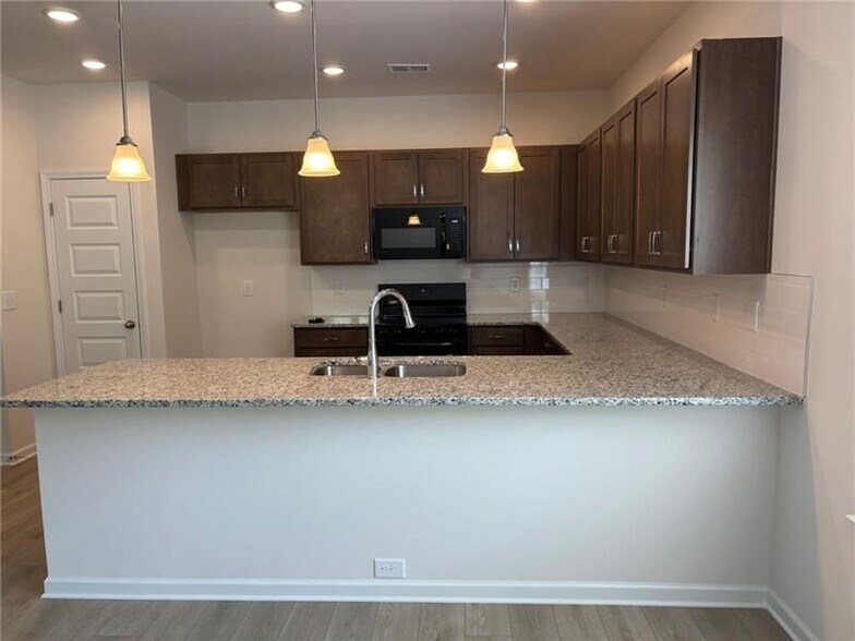 Building Photo - 701 Shetland Trl