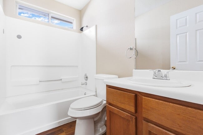 Building Photo - Well-Maintained 3-Bedroom Home – Ideal for Students & Professionals!