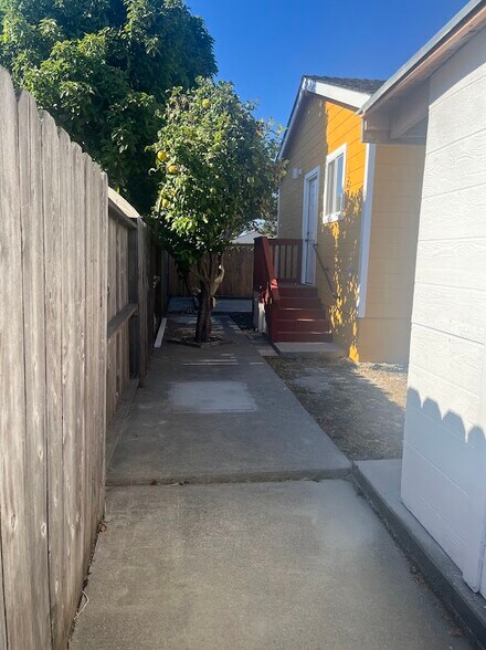 Building Photo - 2811 Tulare Ave