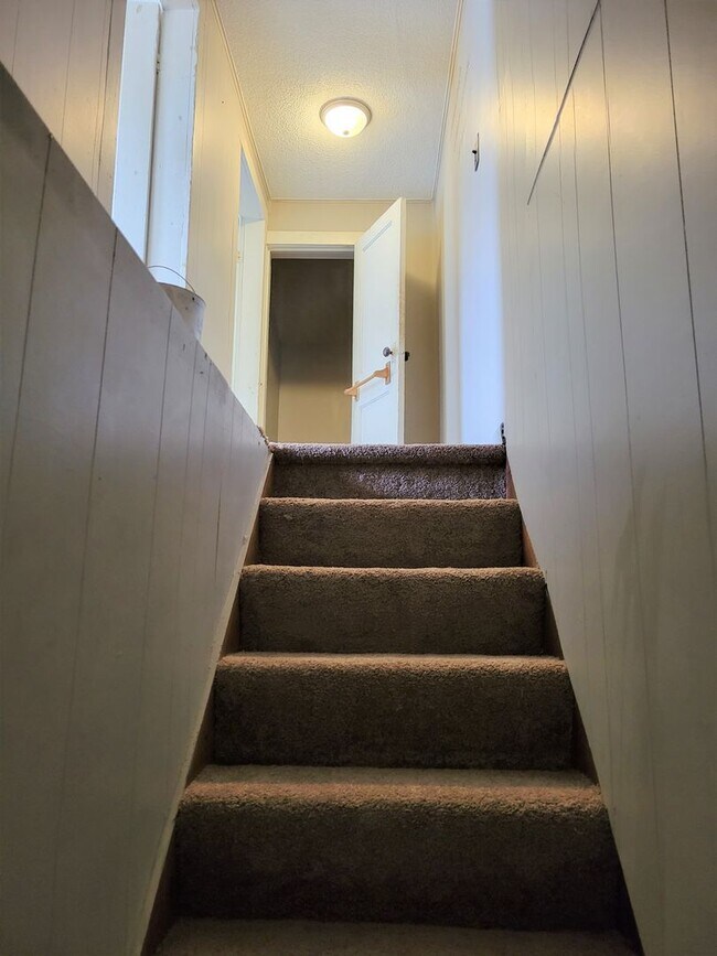 Building Photo - 2 Bedroom Duplex