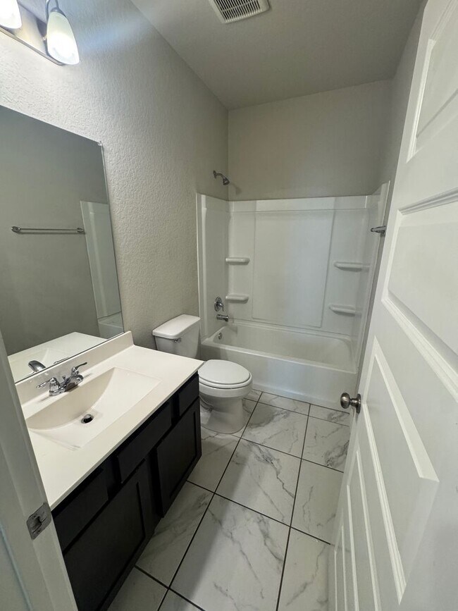 Building Photo - Move-In Ready Modern 4-Bedroom 2 Bath Home in South SA Near Palo Alto College