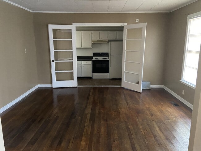 Primary Photo - 1610 E Park Ave
