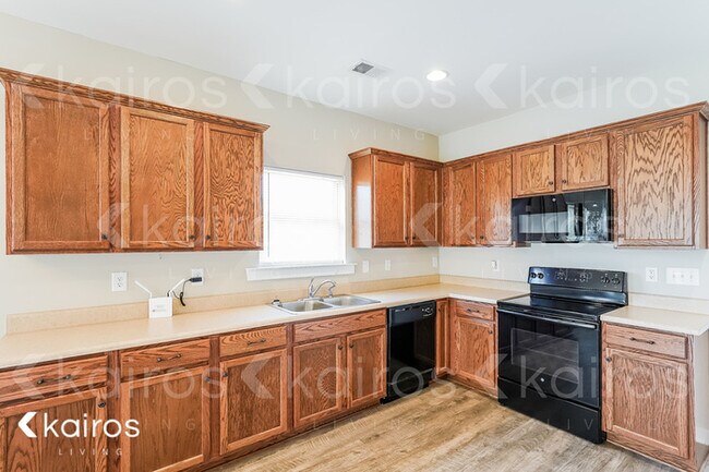 Building Photo - 180 White Oak Circle