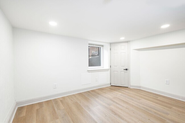 Building Photo - 2335 N 30th St