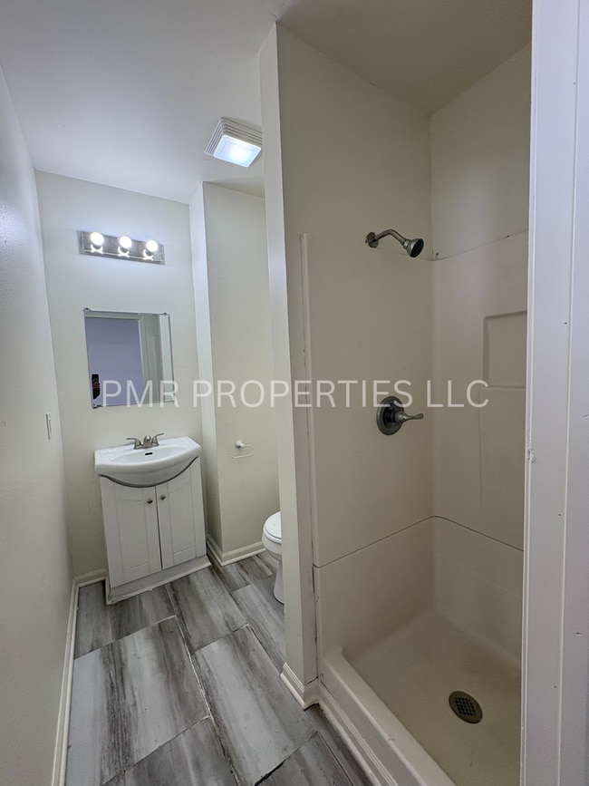 Building Photo - 1207 S 33rd St