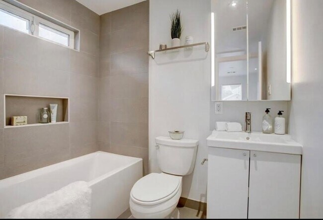 Building Photo - 6109 N Main St