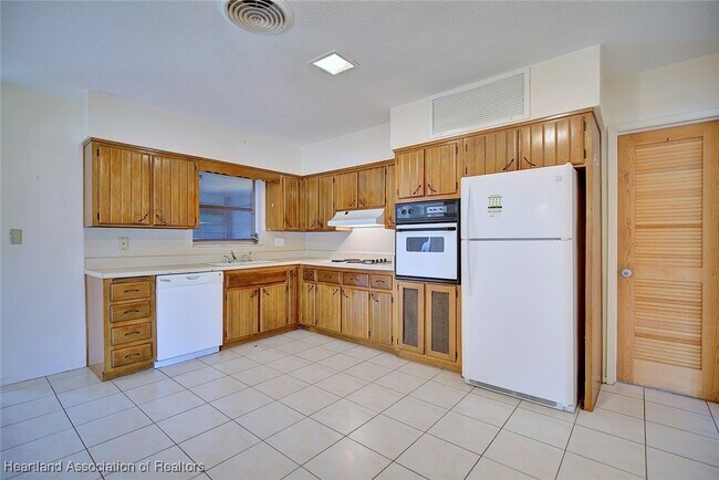 Building Photo - 33450 Grand Prix Dr