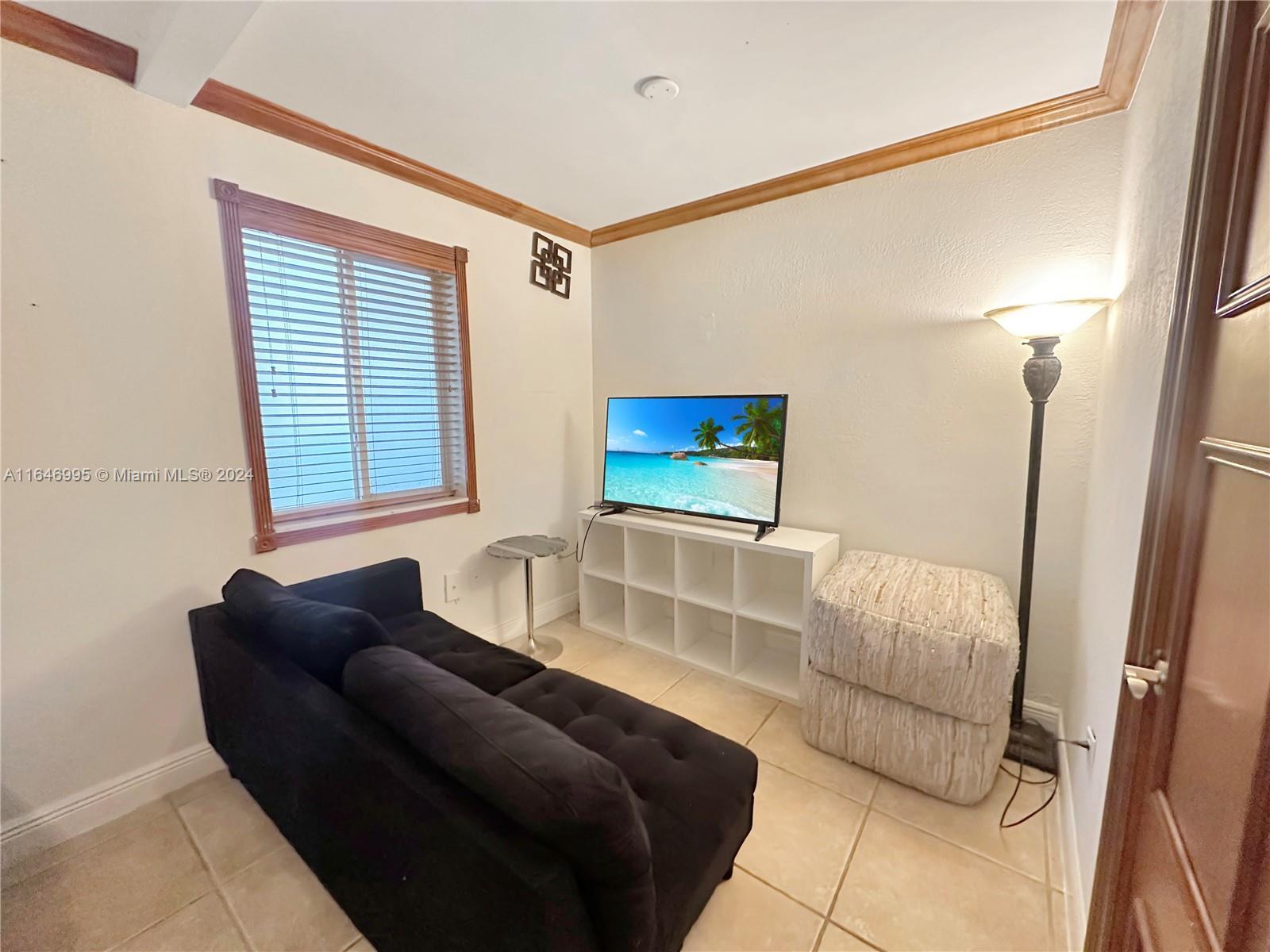 Building Photo - 6140 Pine Tree Dr