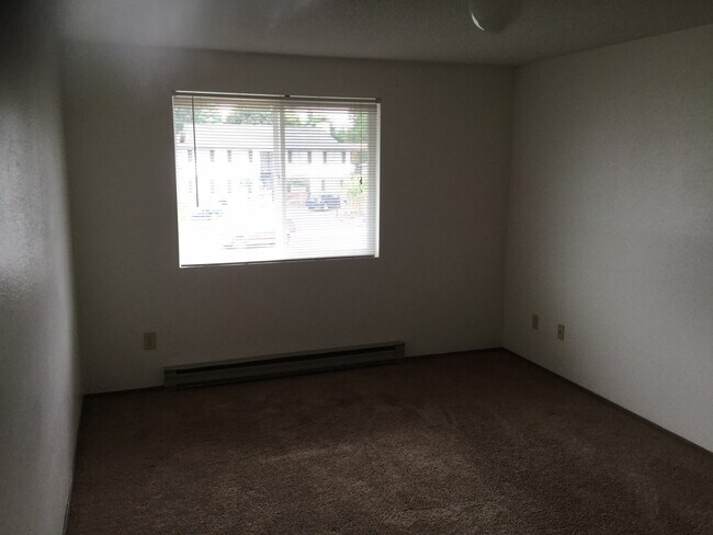 Building Photo - 3846 D Pl SE