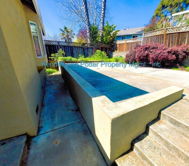 Building Photo - Delightful 3bed/2.5bath home in Rio Del Mar