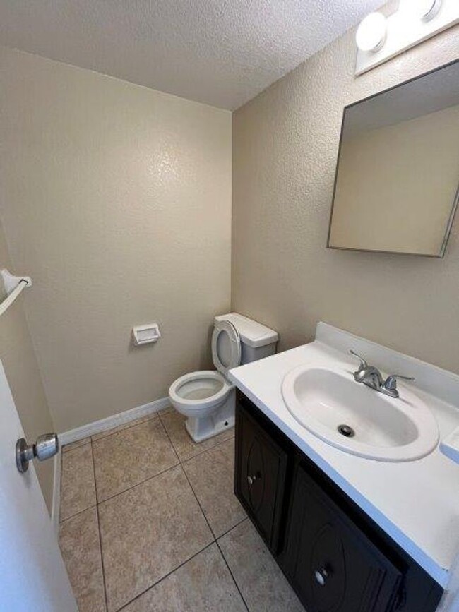 Building Photo - 2 Bedroom Condo in Orlando for Rent