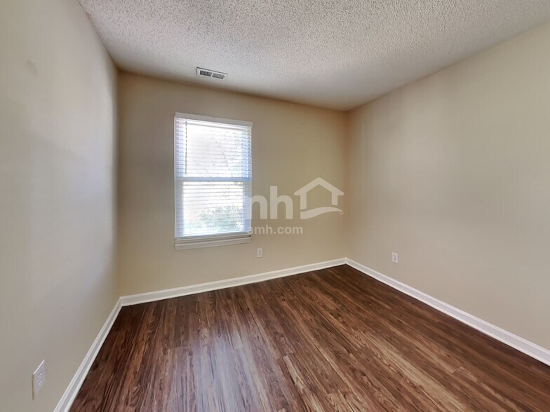 Building Photo - 5509 Cumberland Plain Dr