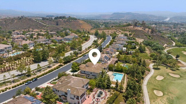 Building Photo - Exquisite Luxury Living in the Moorpark Country Club Estates