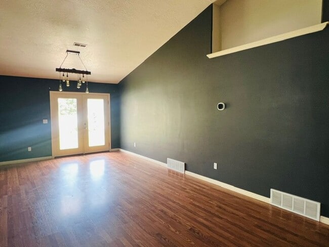 Building Photo - Beautiful patio home in Logan on Cul-de-sac