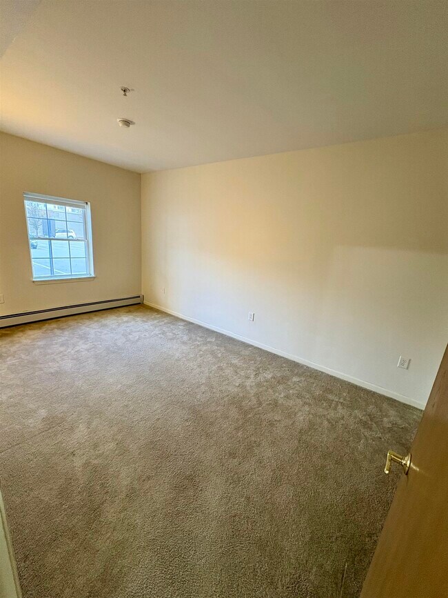 Building Photo - 18 Harbor Ave