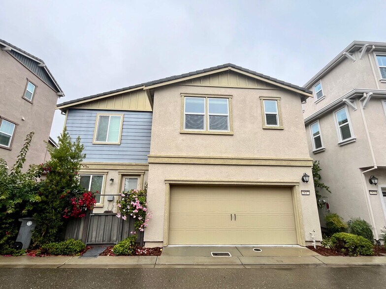 Building Photo - 2617 Alliston Loop