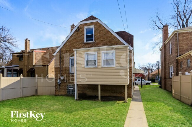 Building Photo - 8106 S Maplewood Ave