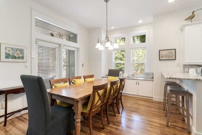 Building Photo - 10 Boardwalk Ln