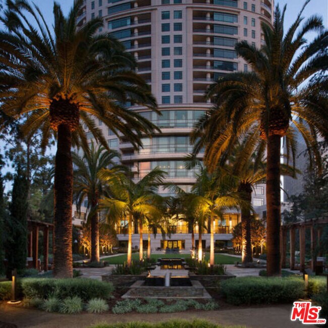 Building Photo - 1 W Century Dr