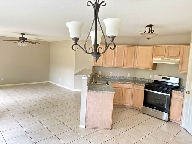 Building Photo - 2117 Whittier Dr