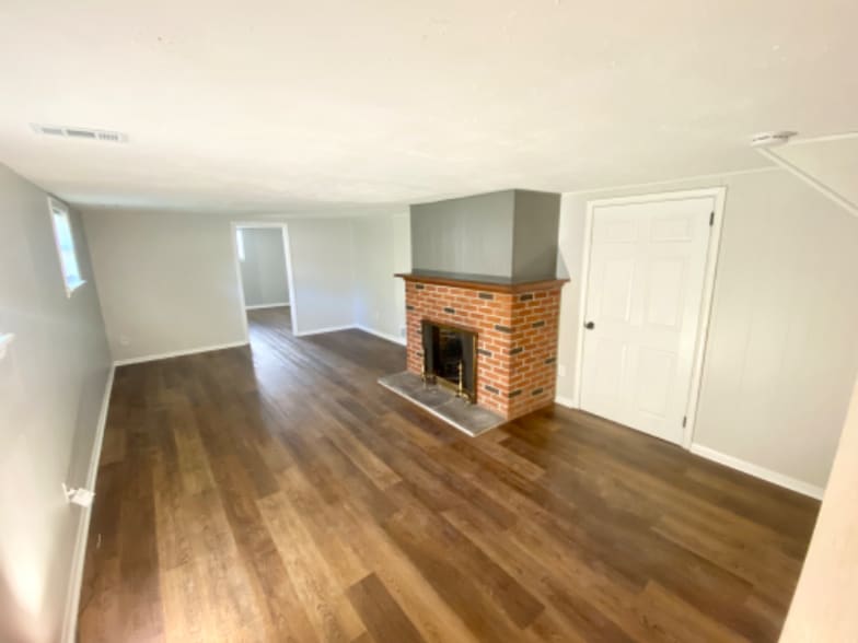 Building Photo - 52 Old Manor Rd