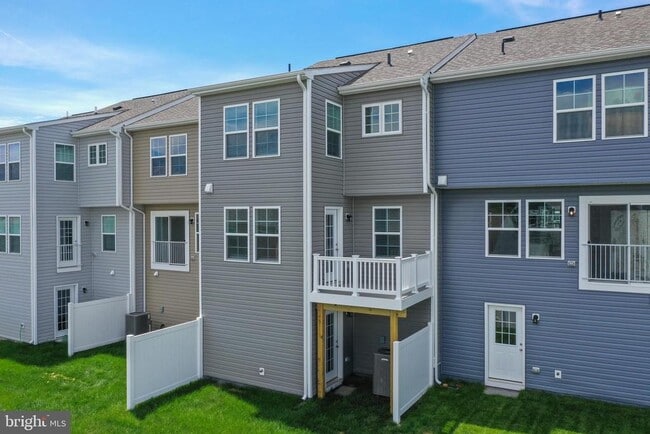 Building Photo - 233 Clifton Mnr