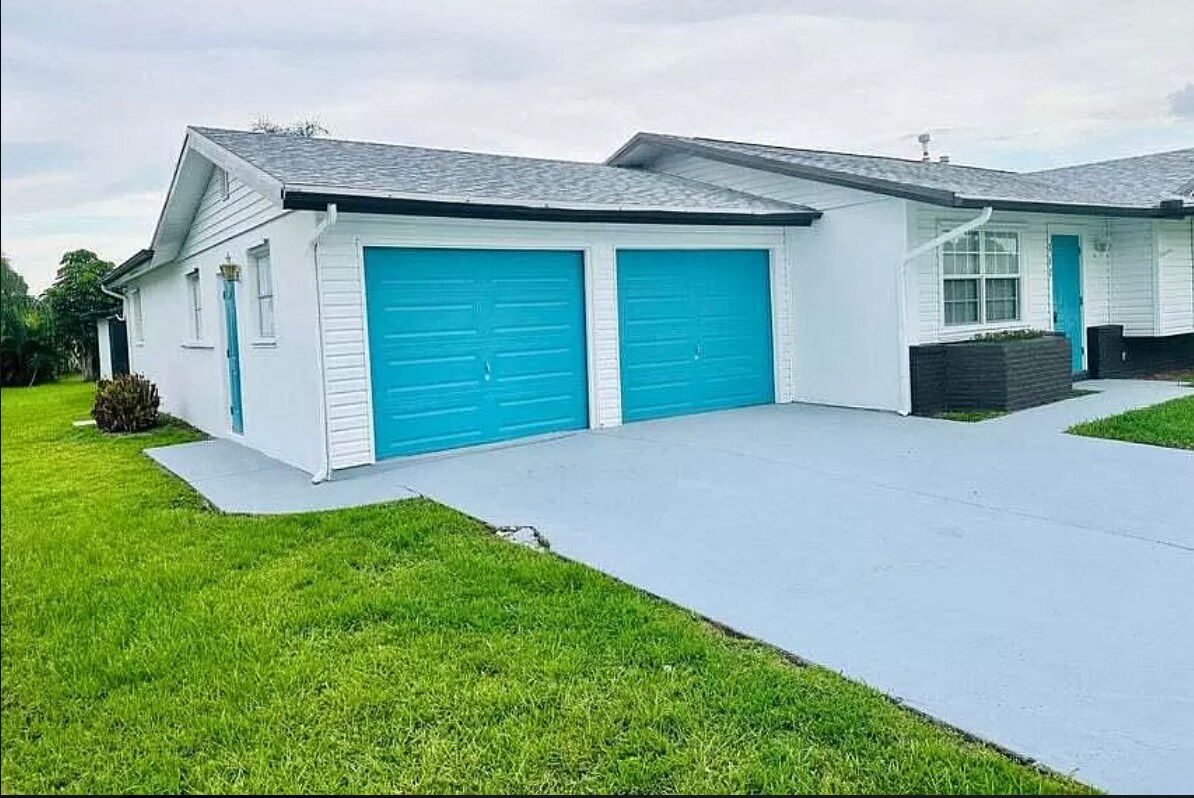 Building Photo - 767 SW Ravenswood Ln