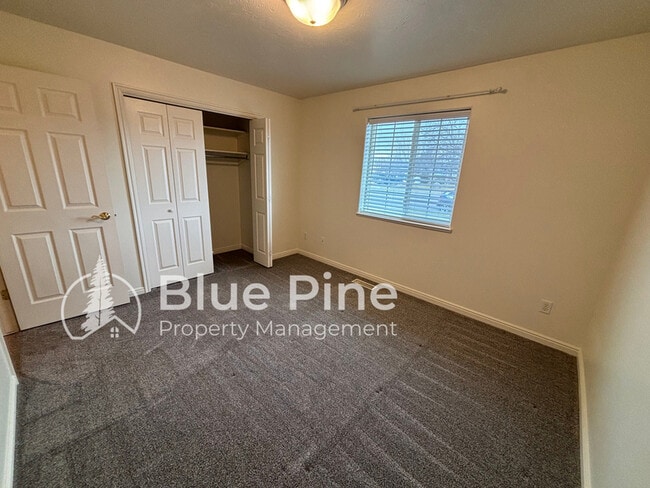 Building Photo - 1228 Oakmeadow Cir