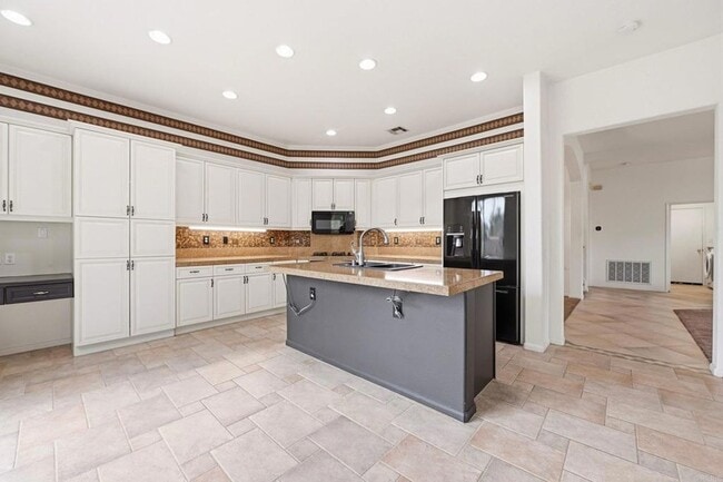 Building Photo - 5643 Willowmere Ln