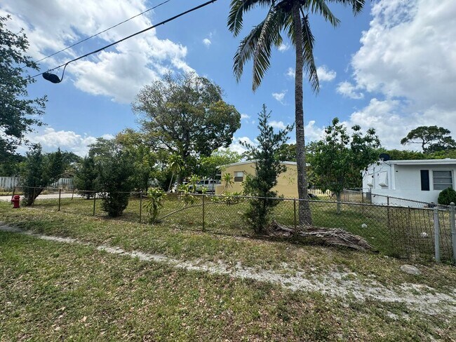Building Photo - 3-2 House with a Pool
