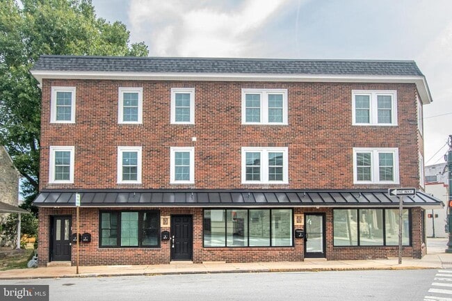 Building Photo - 5 Park Ln