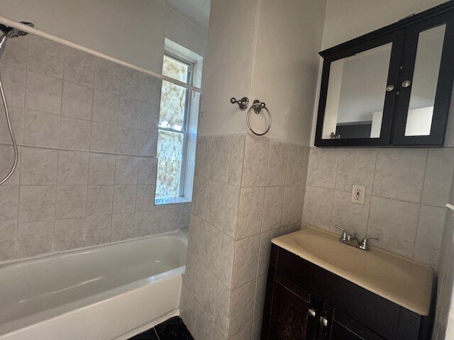 Building Photo - 103 E Arlee Ave