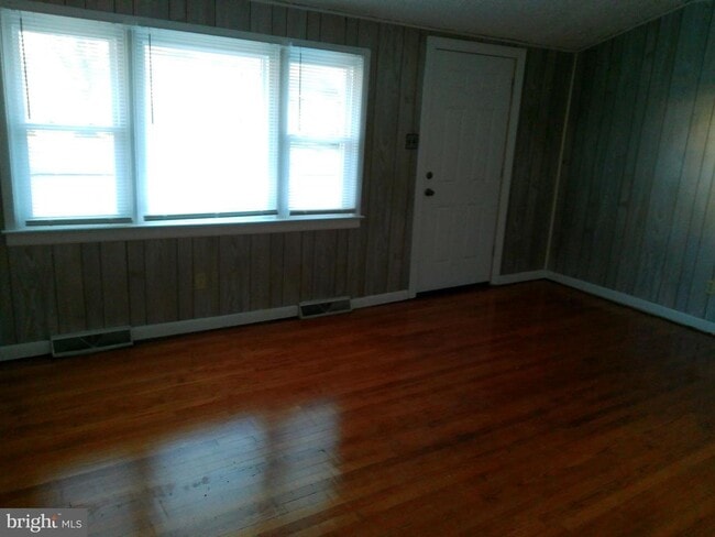 Building Photo - 444 Chestnut St