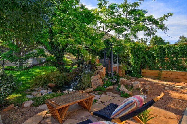 Building Photo - 3112 Camino De La Sierra NE