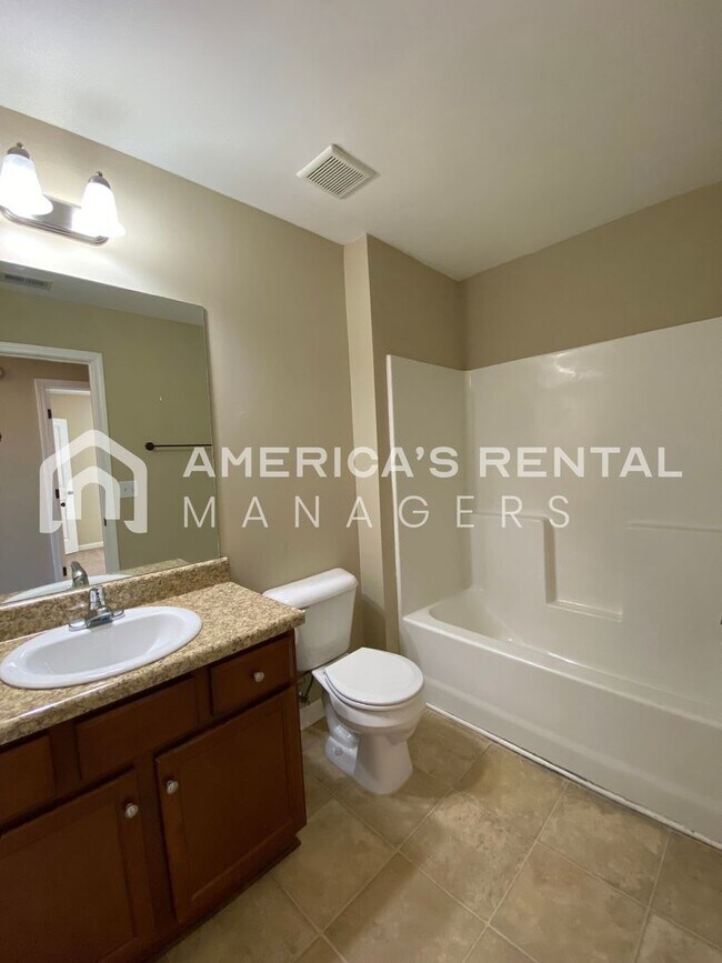 Building Photo - Townhome Available in Calera!! Available to View Now!!!
