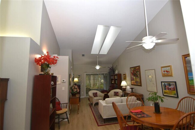 Building Photo - 4941 SW 10th Ln