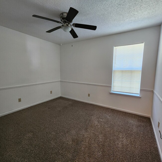 Building Photo - 130 Paloma Dr